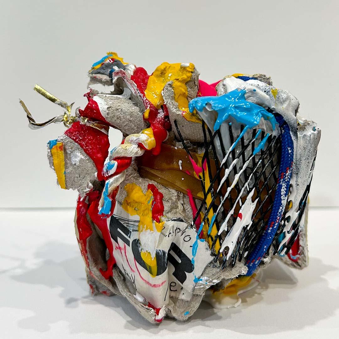 Bull, sculpture made of recycled materials, 5"x4"x4" 2022. Edgar Moza